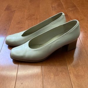 Women’s vintage Simard heels